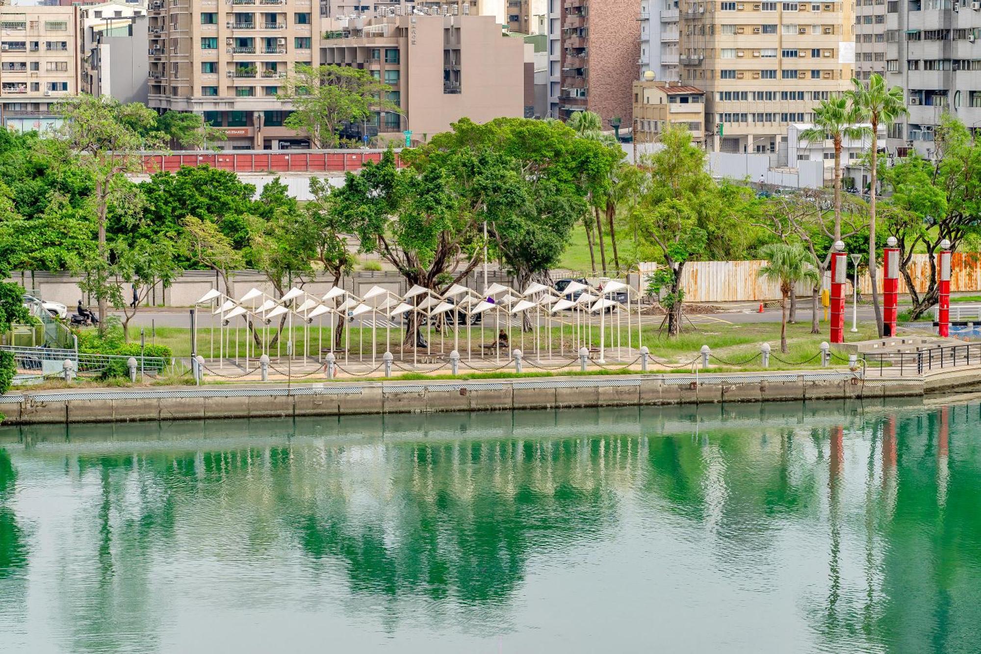 Check Inn Express Kaohsiung Love River Экстерьер фото