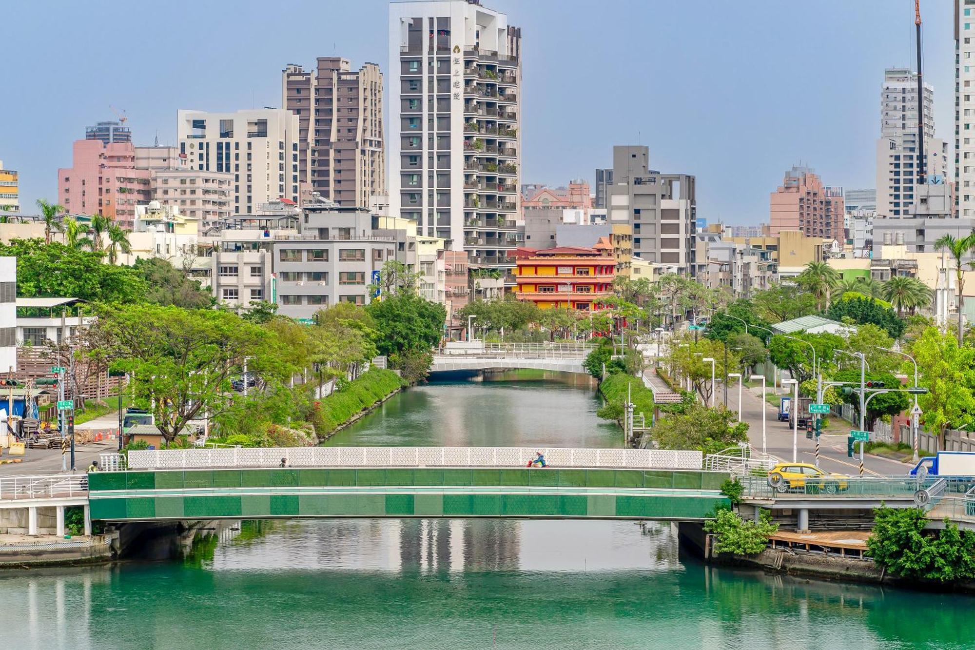 Check Inn Express Kaohsiung Love River Экстерьер фото