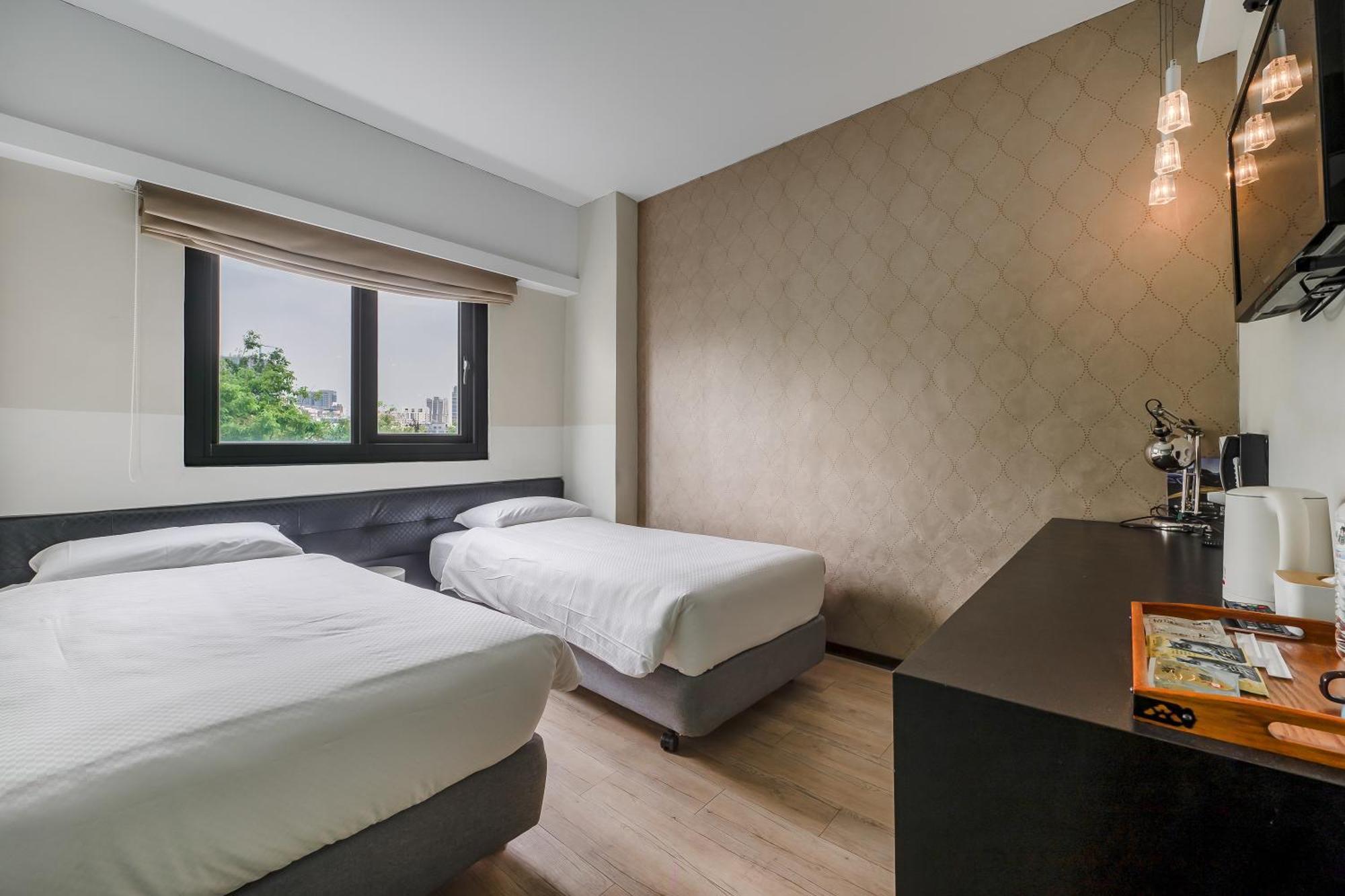 Check Inn Express Kaohsiung Love River Экстерьер фото