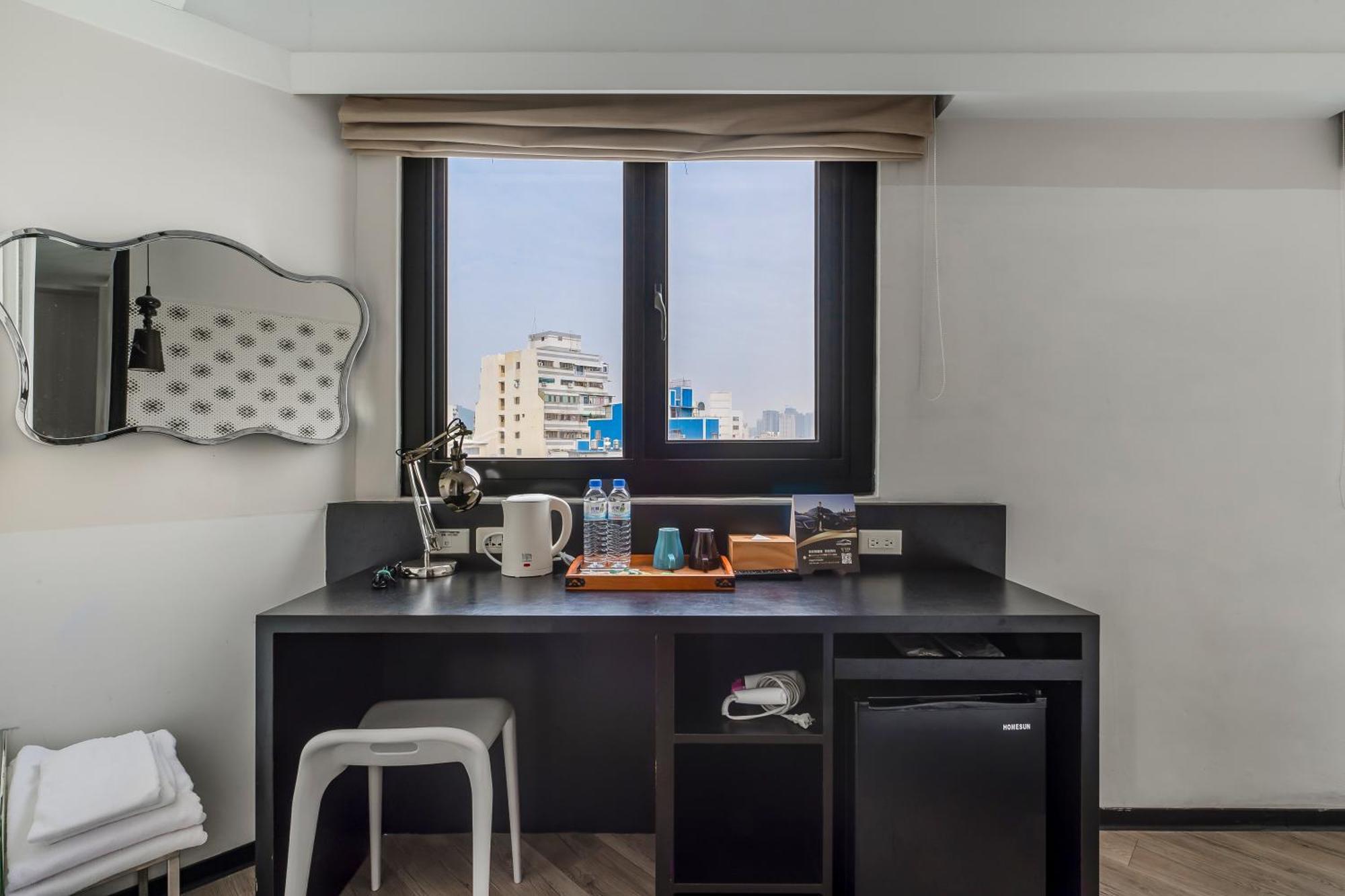 Check Inn Express Kaohsiung Love River Экстерьер фото